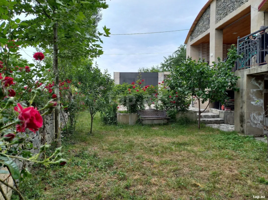 Kirayə verilir 3 otaqlı həyət evi