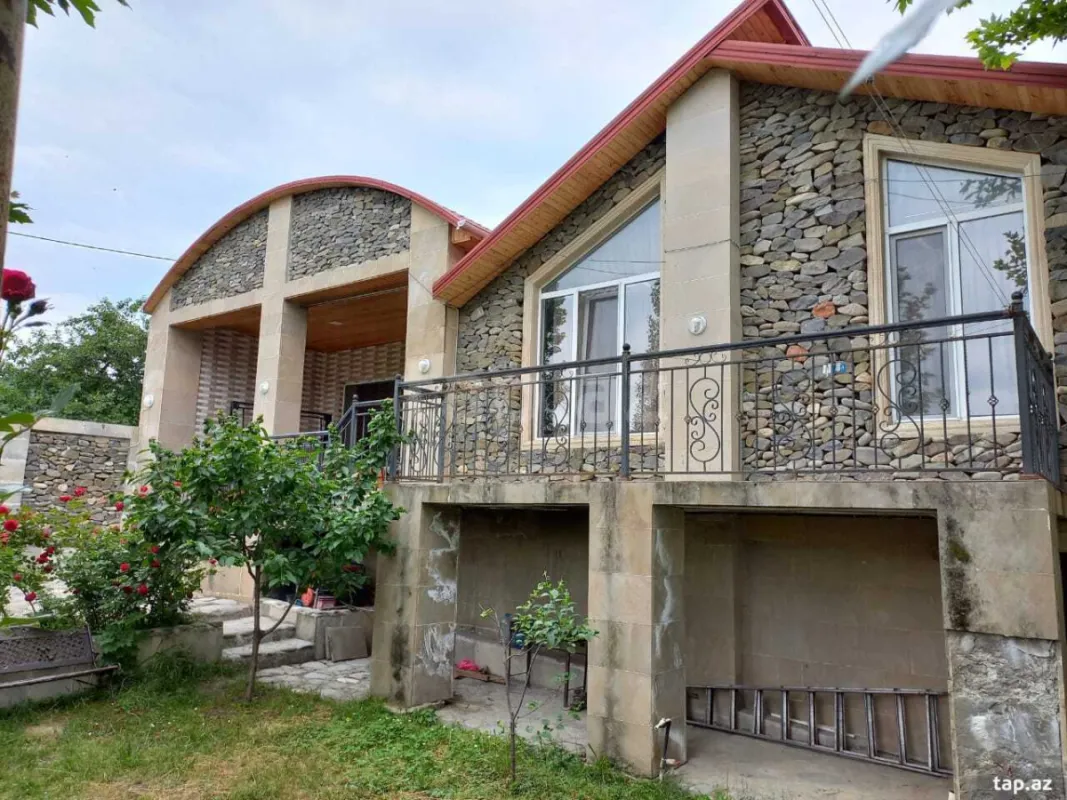 Kirayə verilir 3 otaqlı həyət evi