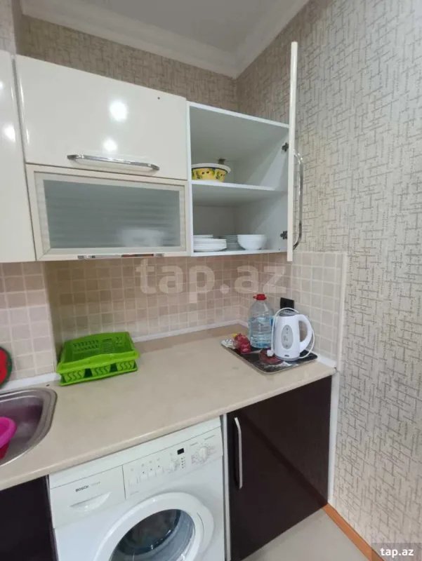 Kirayə verilir 3 otaqlı yeni tikili 160 m²