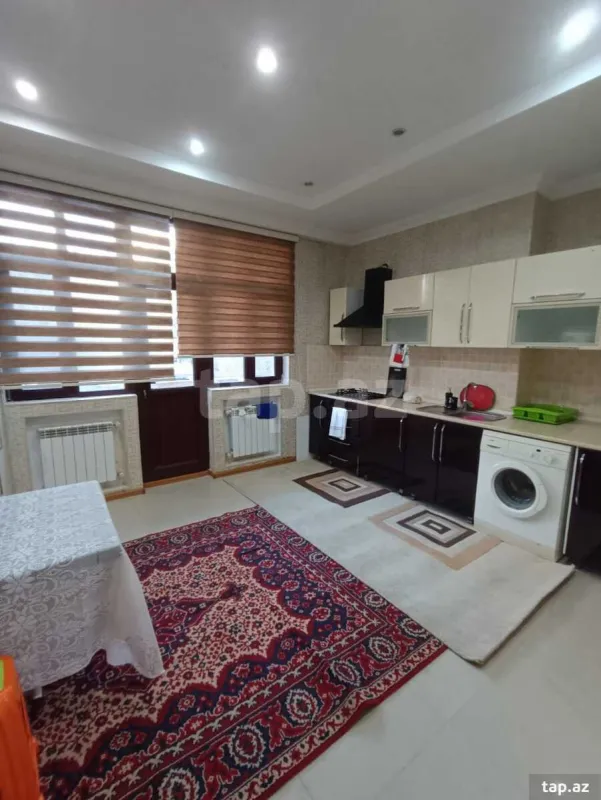 Kirayə verilir 3 otaqlı yeni tikili 160 m²