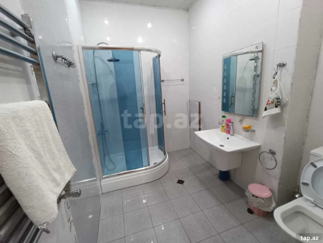 Kirayə verilir 3 otaqlı yeni tikili 160 m²