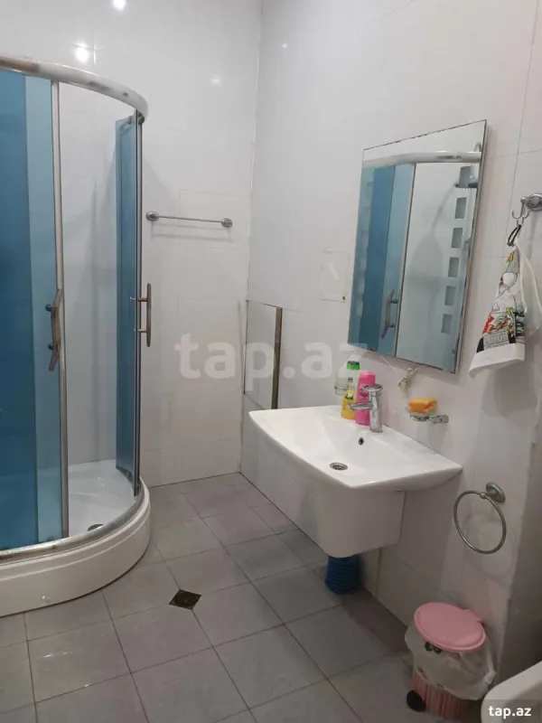 Kirayə verilir 3 otaqlı yeni tikili 160 m²