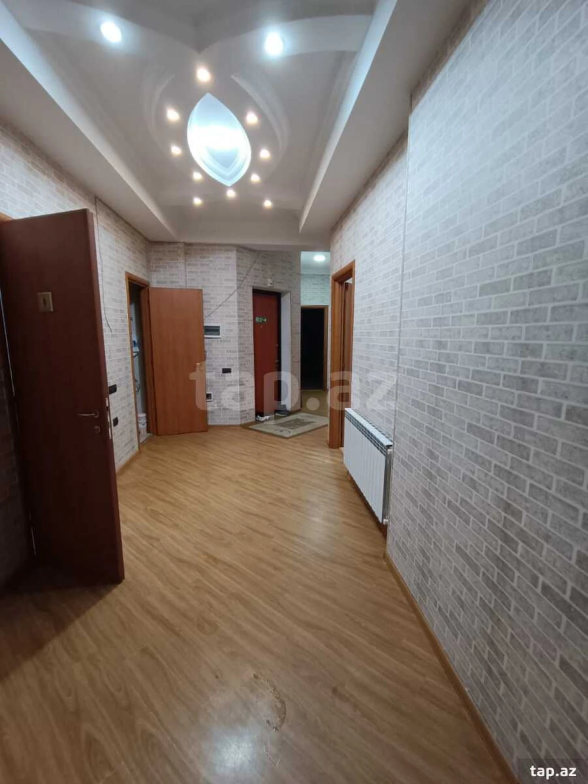 Kirayə verilir 3 otaqlı yeni tikili 160 m²