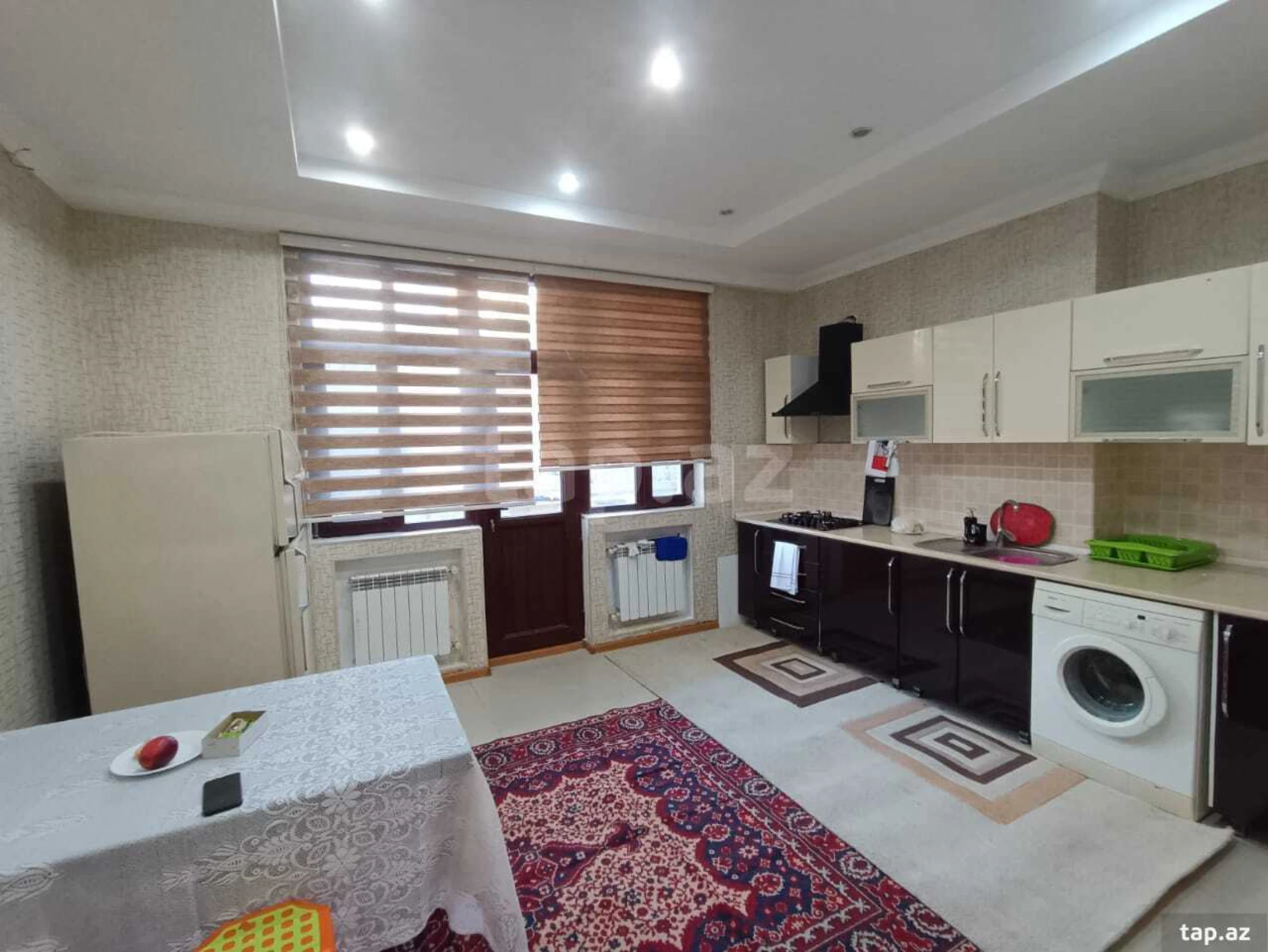 Kirayə verilir 3 otaqlı yeni tikili 160 m²