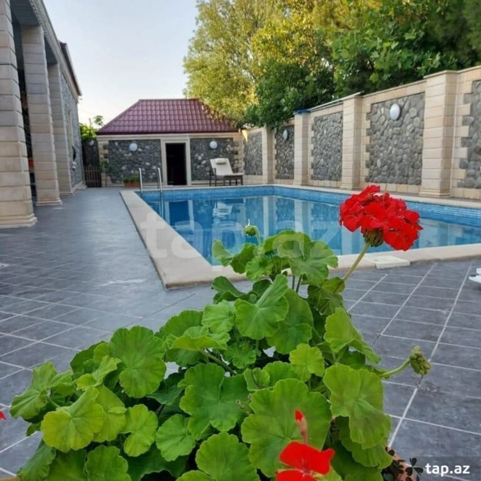 Kirayə verilir 4 otaqlı həyət evi