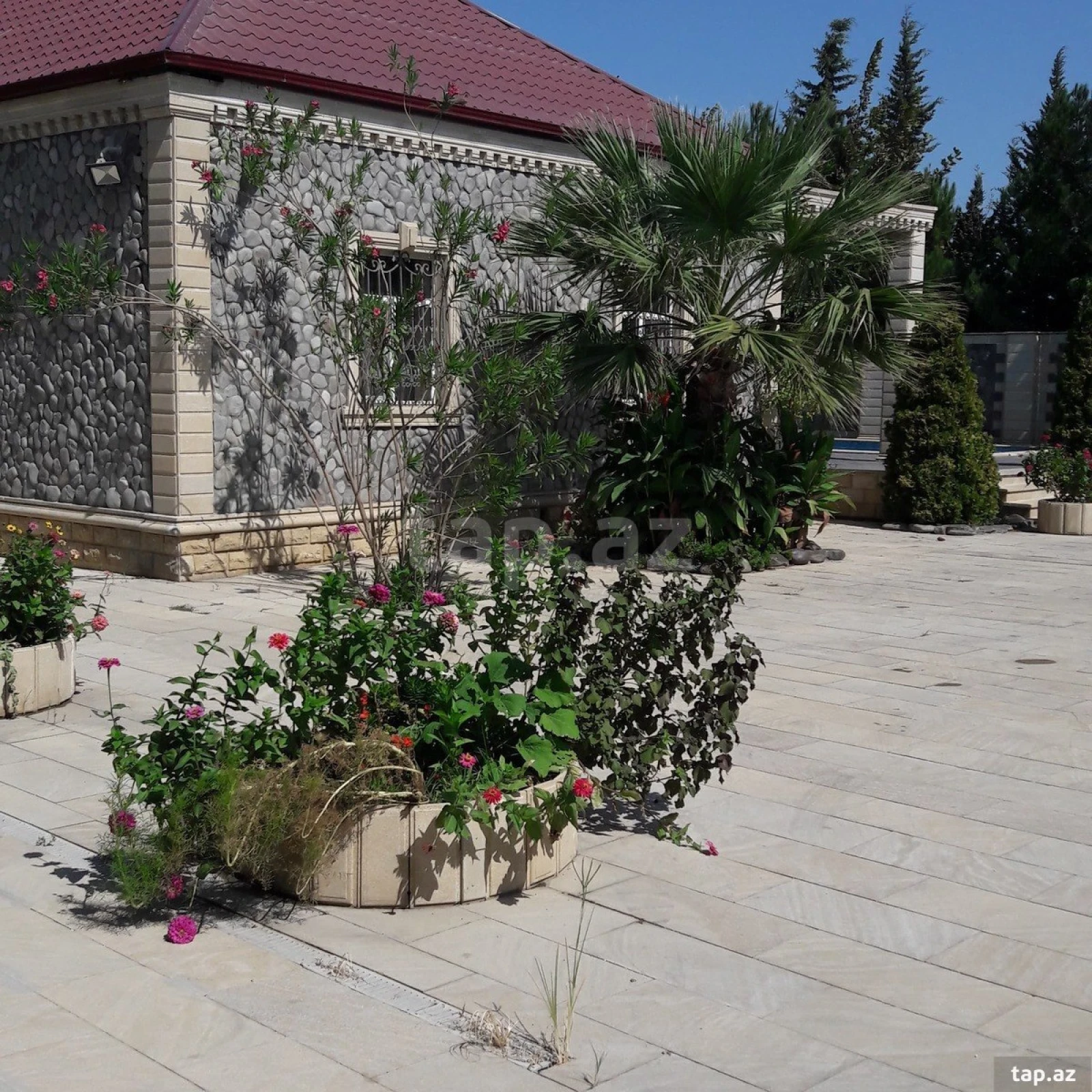 Kirayə verilir 4 otaqlı həyət evi