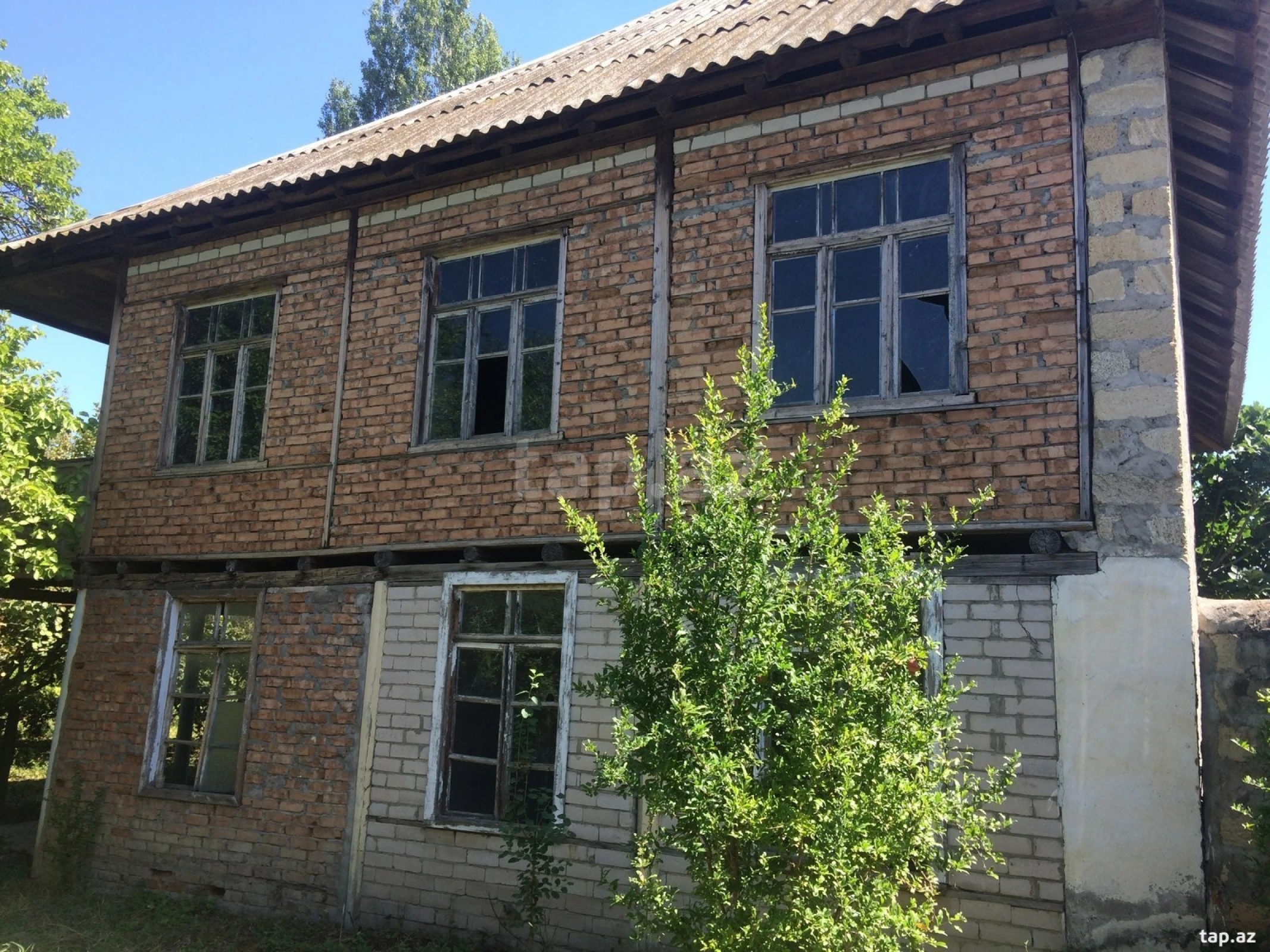 Satılır 4 otaqlı həyət evi