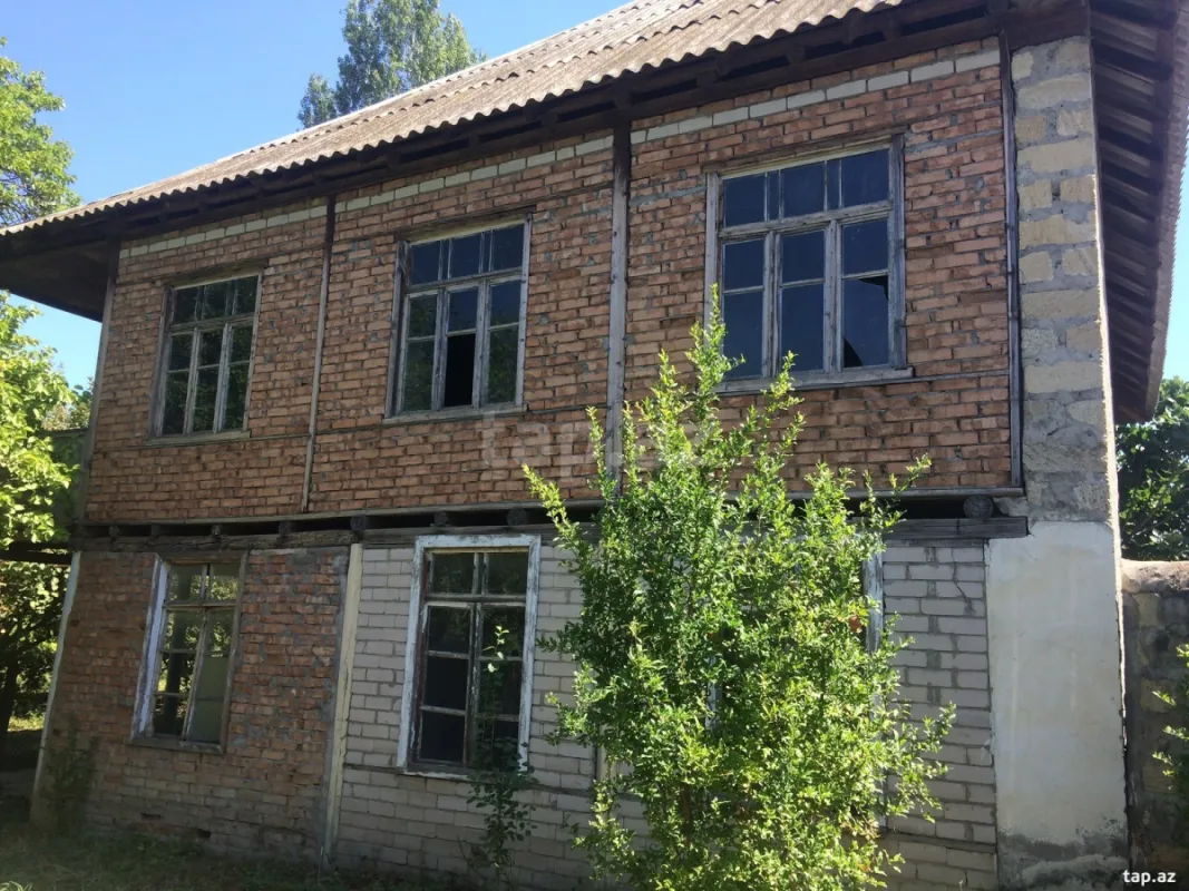 Satılır 4 otaqlı həyət evi