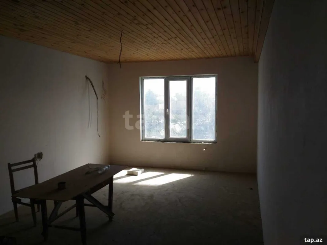 Satılır 11 otaqlı həyət evi