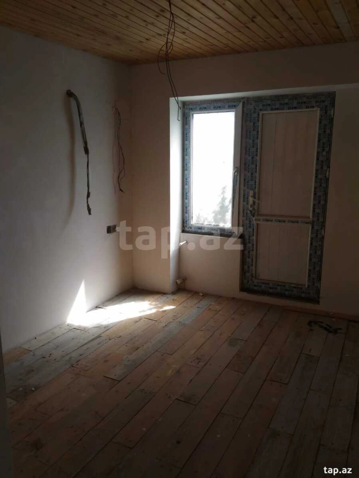 Satılır 11 otaqlı həyət evi