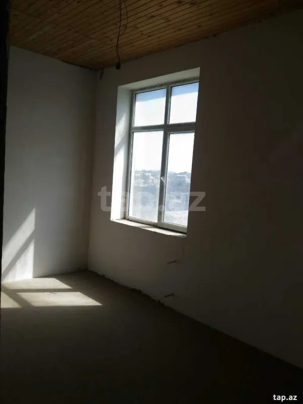 Satılır 11 otaqlı həyət evi