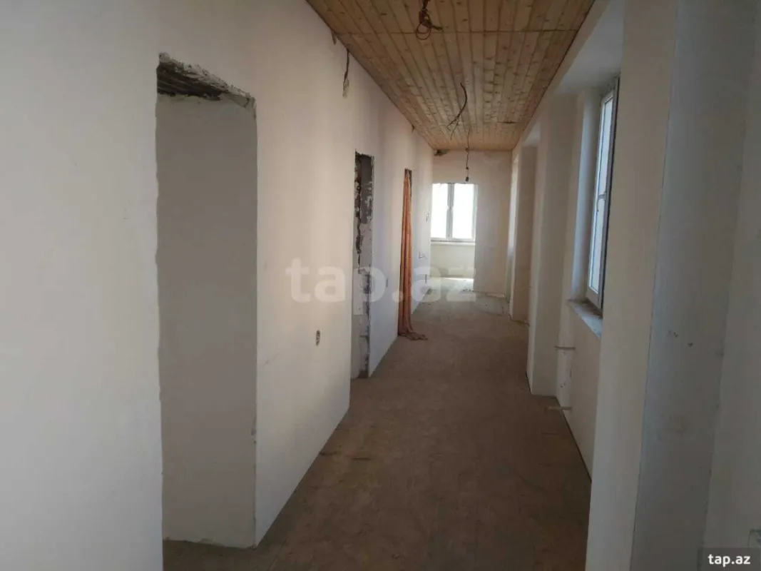 Satılır 11 otaqlı həyət evi