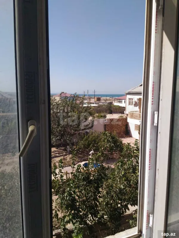 Satılır 11 otaqlı həyət evi