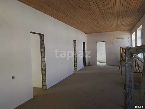 Satılır 11 otaqlı həyət evi