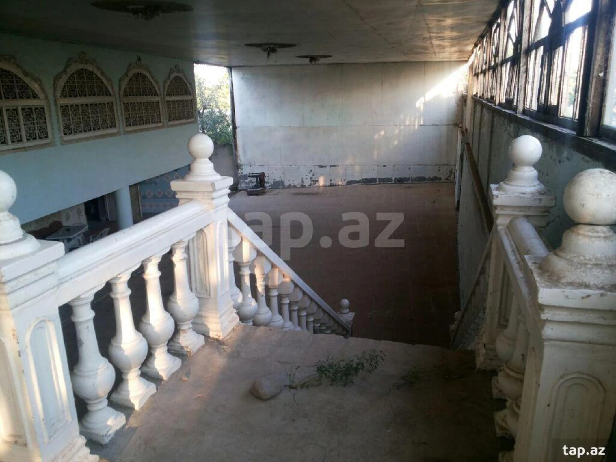 Satılır 8 otaqlı həyət evi