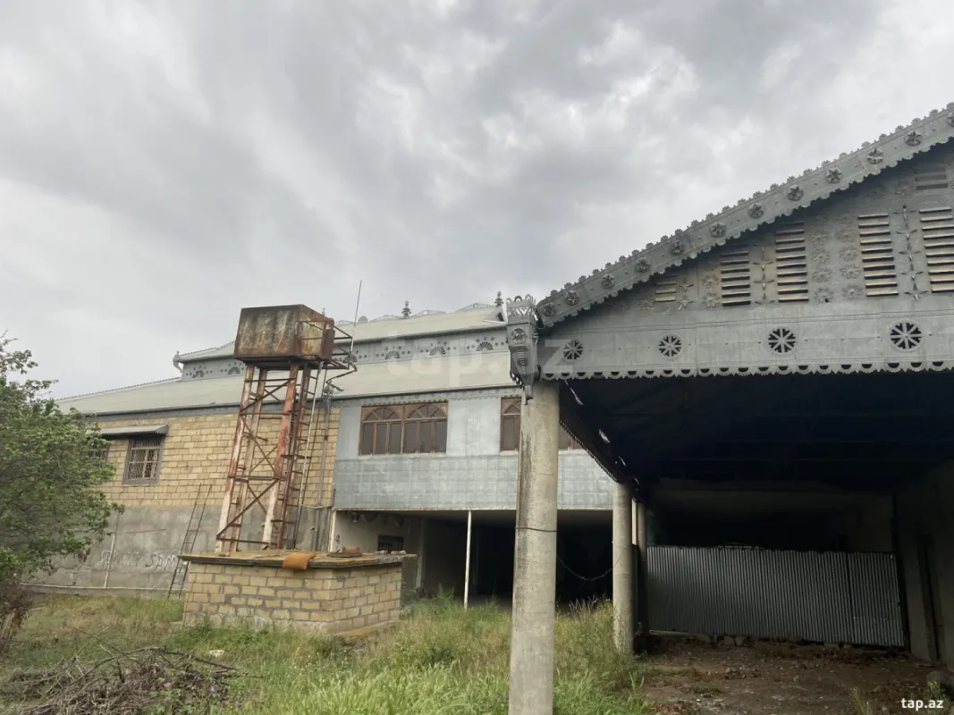 Satılır 8 otaqlı həyət evi