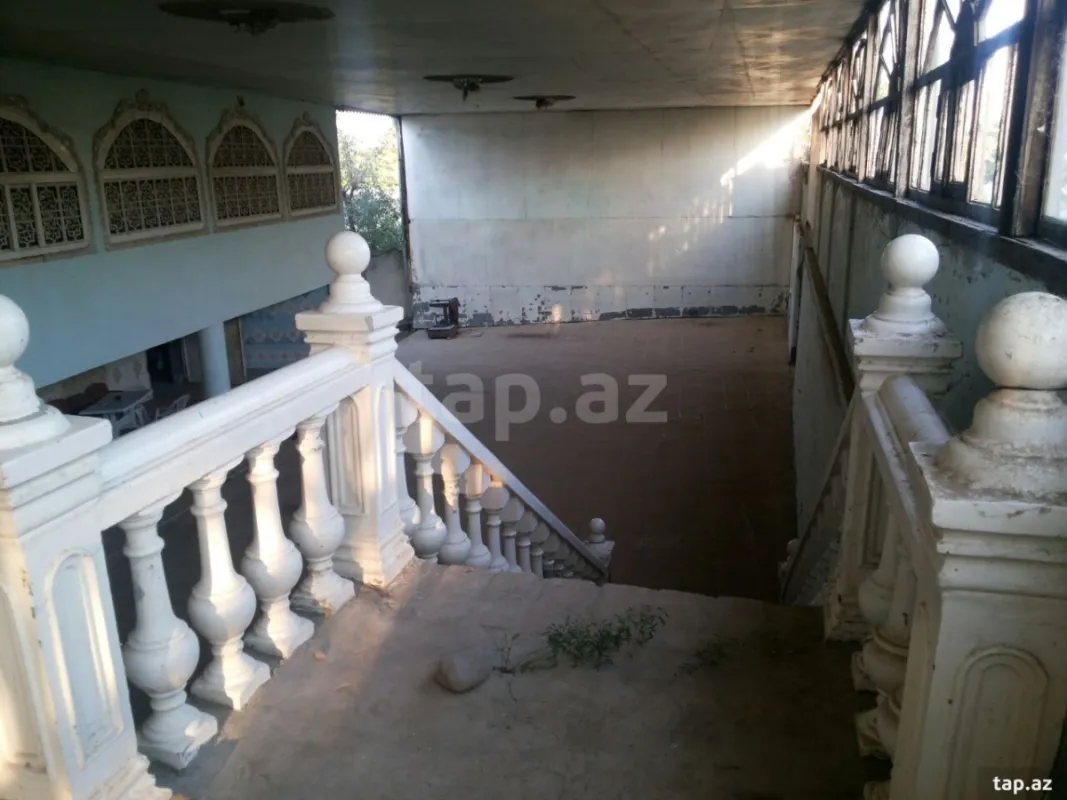 Satılır 8 otaqlı həyət evi