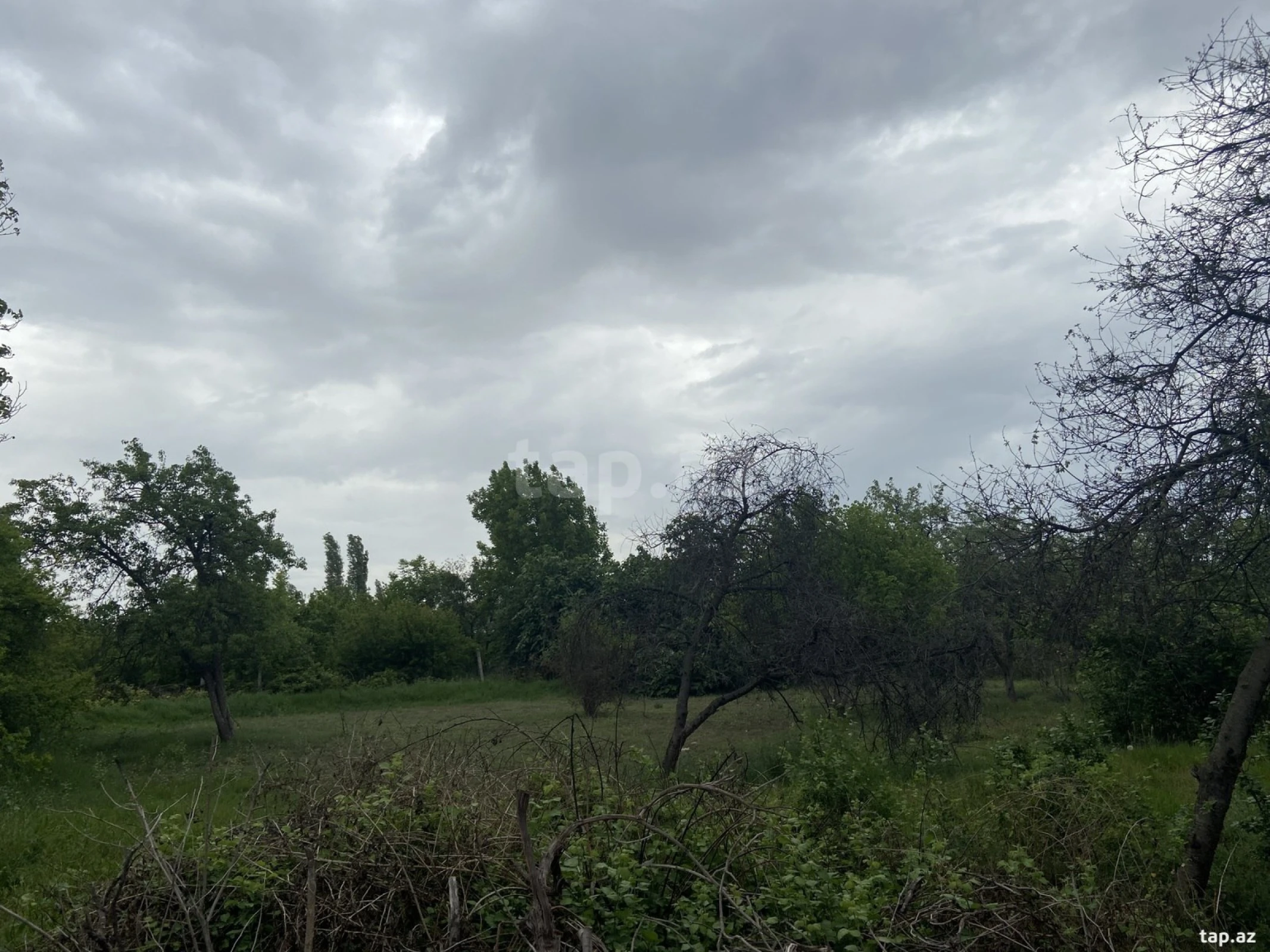 Satılır 8 otaqlı həyət evi