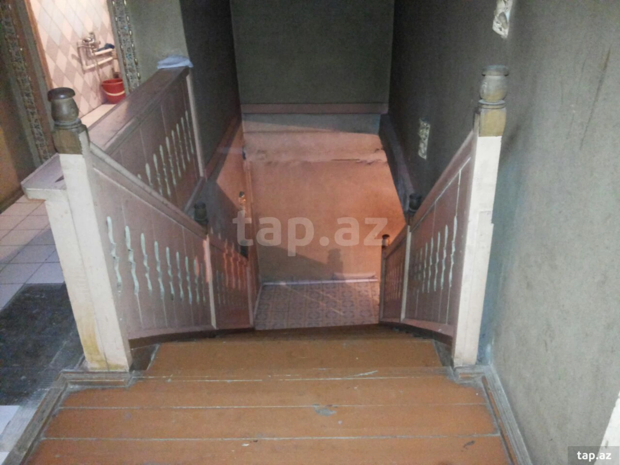 Satılır 8 otaqlı həyət evi