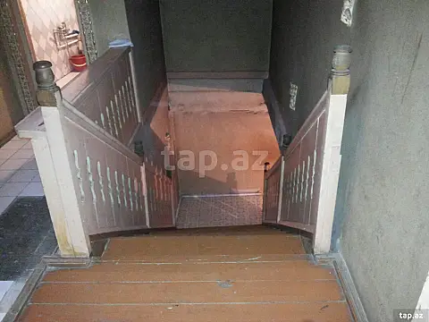 Satılır 8 otaqlı həyət evi