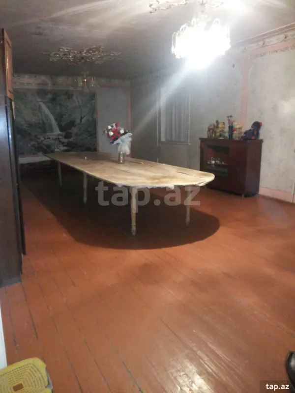 Satılır 8 otaqlı həyət evi