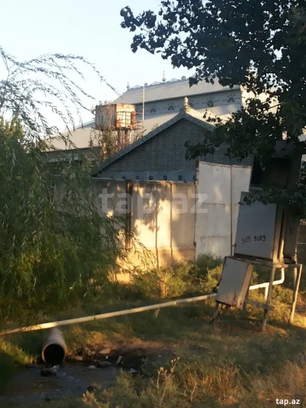 Satılır 8 otaqlı həyət evi