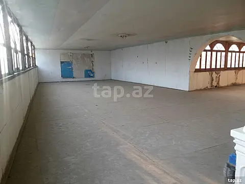 Satılır 8 otaqlı həyət evi