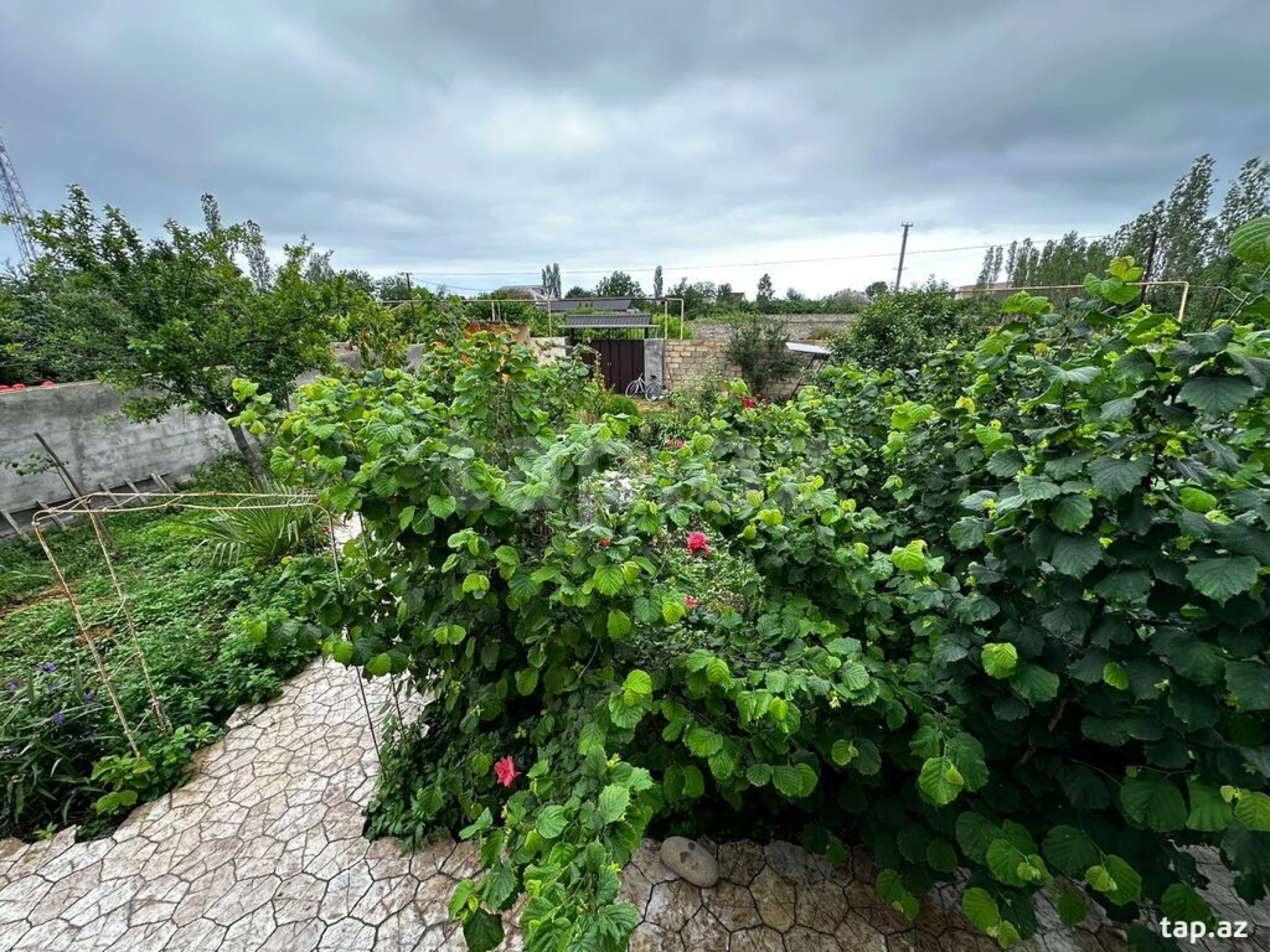 Kirayə verilir 4 otaqlı həyət evi