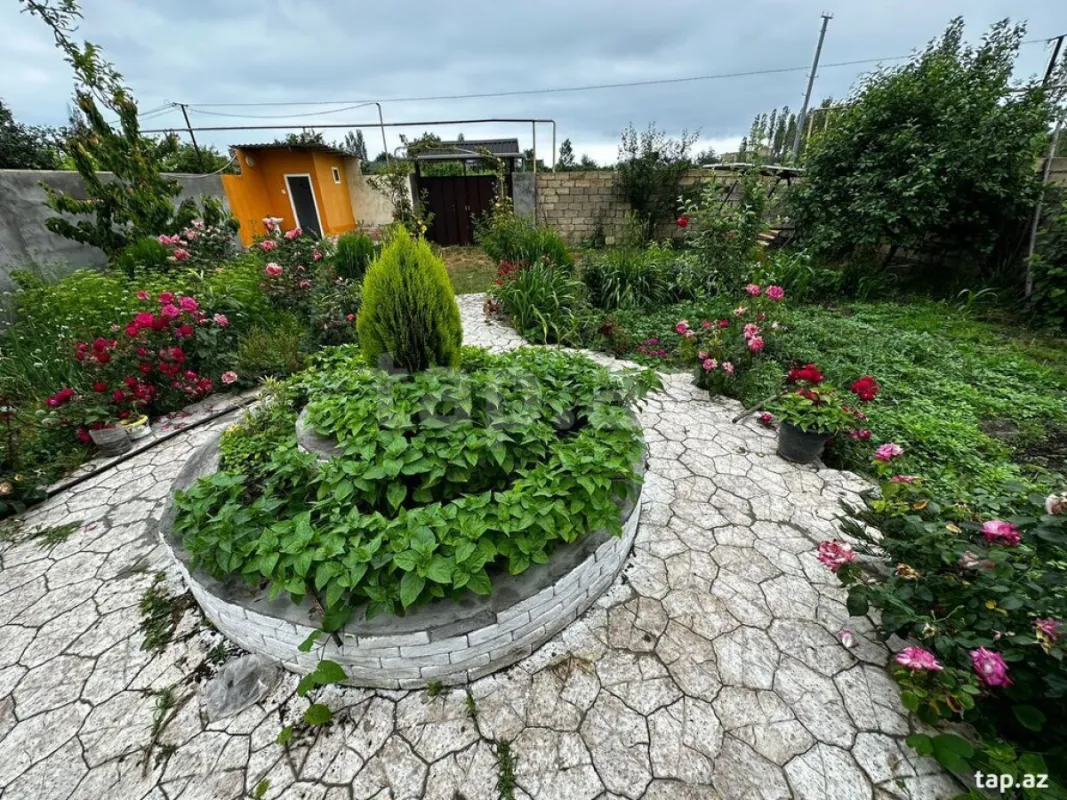 Kirayə verilir 4 otaqlı həyət evi