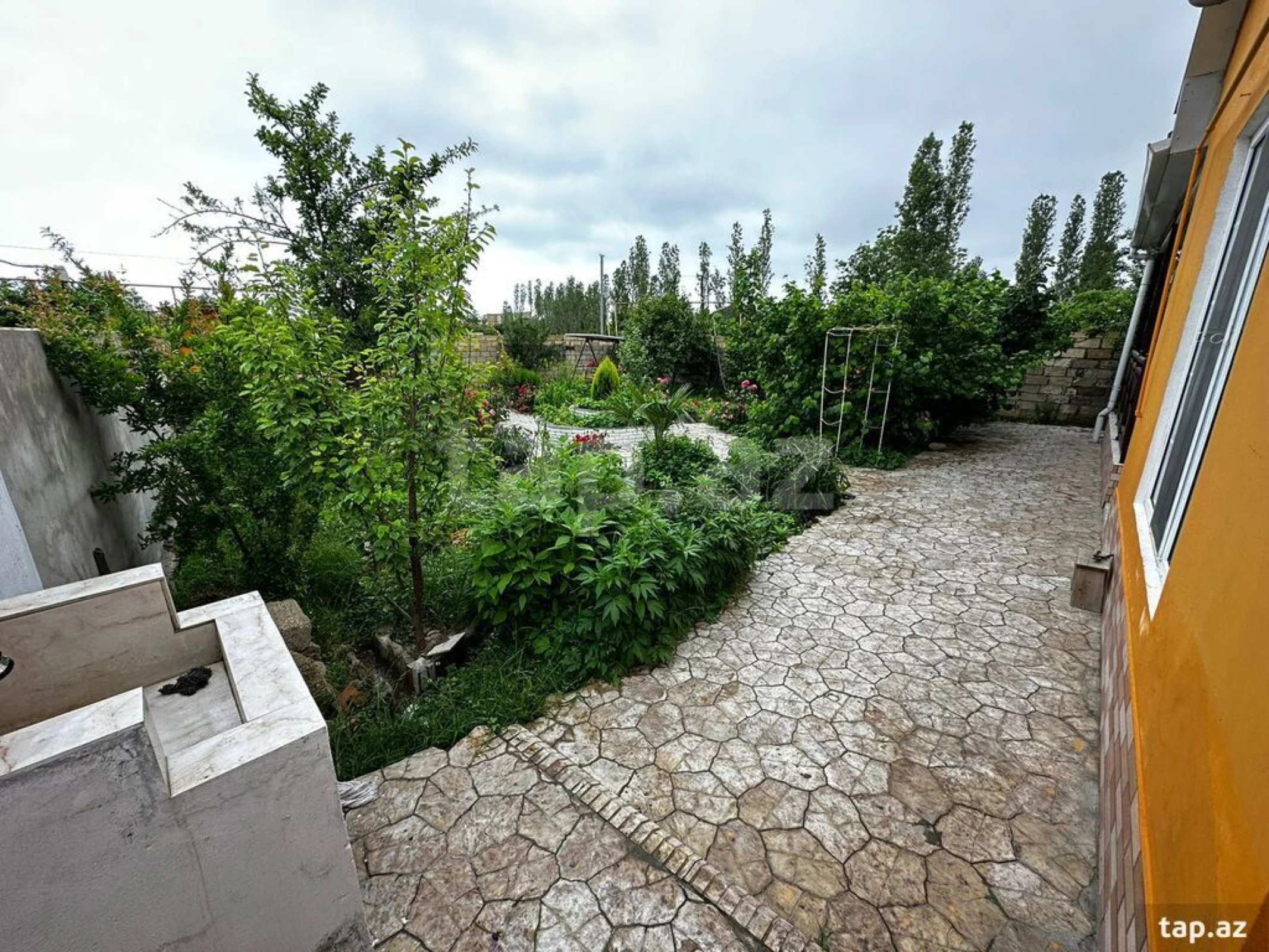 Kirayə verilir 4 otaqlı həyət evi