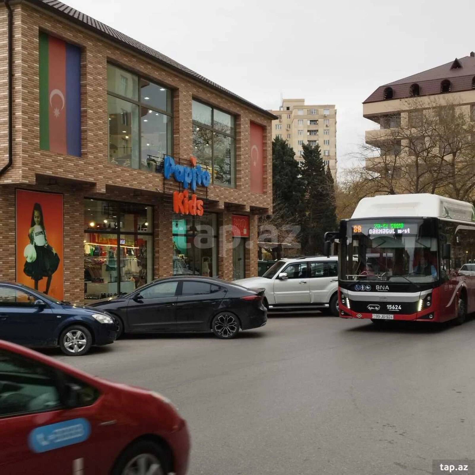 Satılır 3 otaqlı yeni tikili 127.5 m²