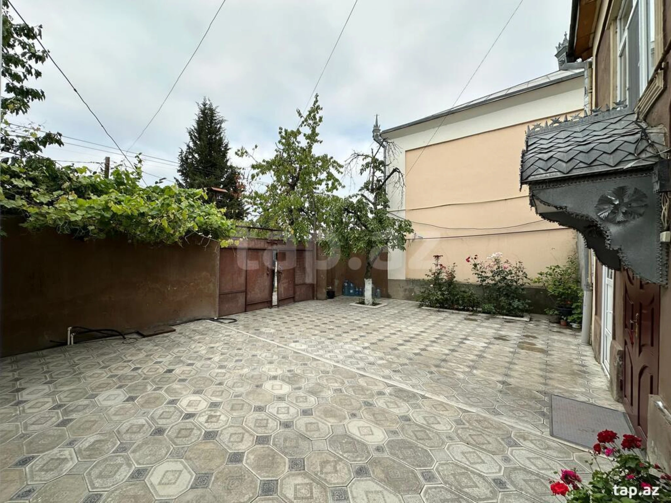 Kirayə verilir 3 otaqlı həyət evi