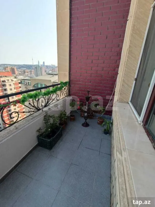 Kirayə verilir 3 otaqlı yeni tikili 180 m²