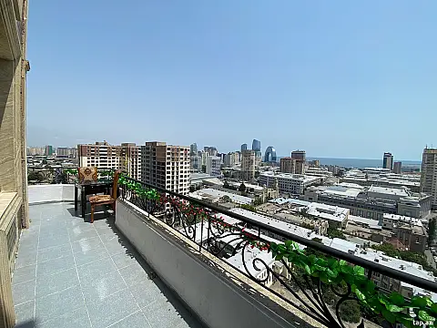 Kirayə verilir 3 otaqlı yeni tikili 180 m² — Bakı 3 otaq 180.00 m²