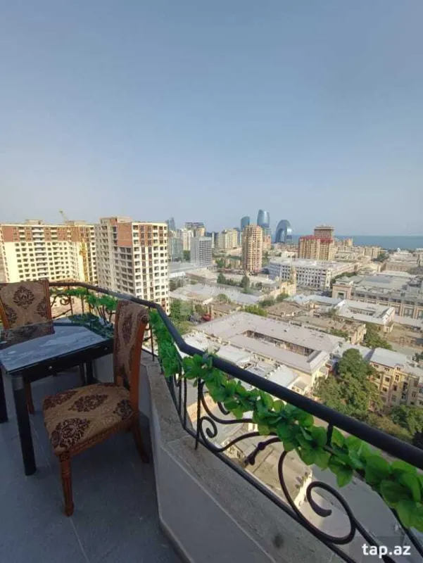 Kirayə verilir 3 otaqlı yeni tikili 180 m²