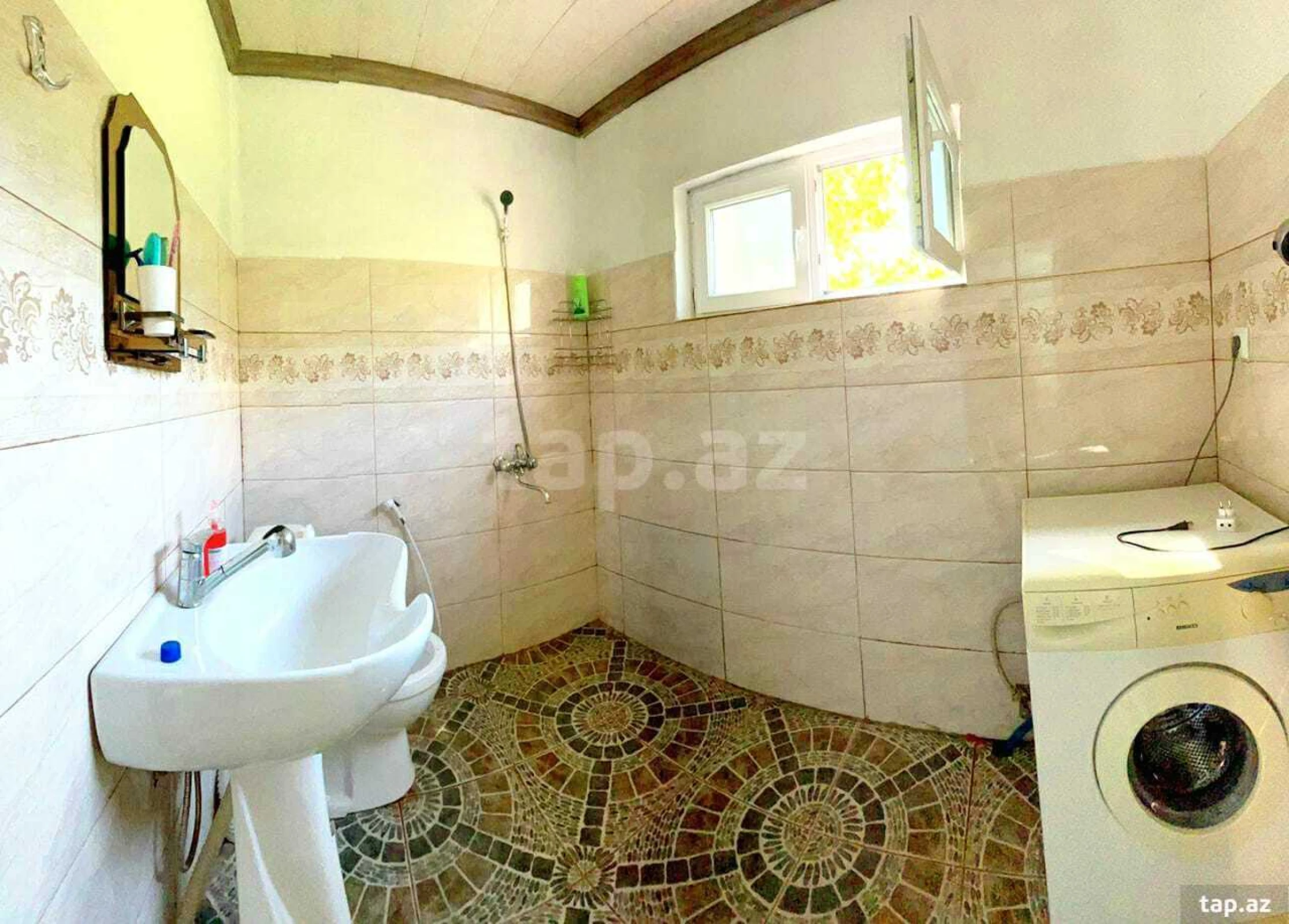 Kirayə verilir 3 otaqlı həyət evi