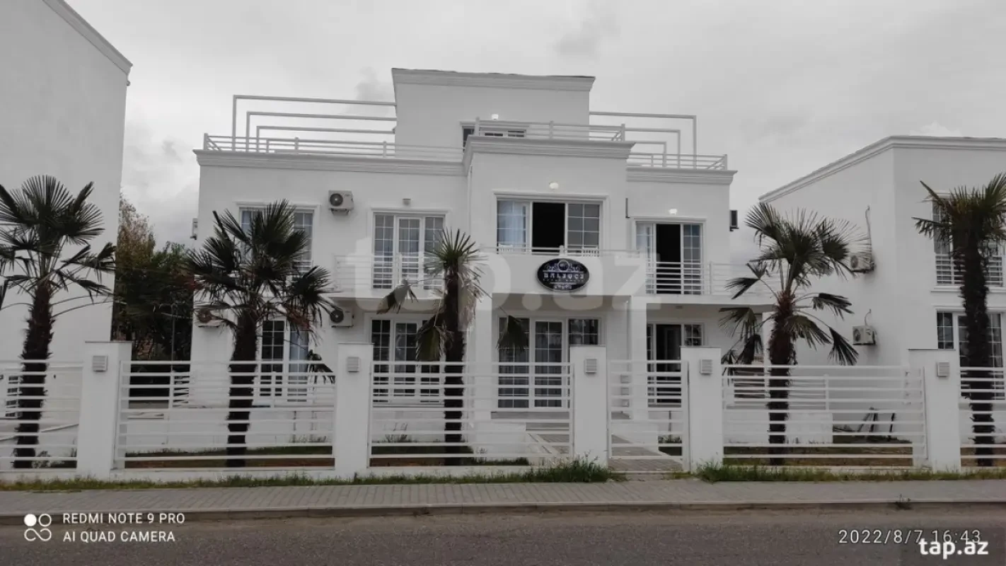 Satılır 9 otaqlı həyət evi 240 m²