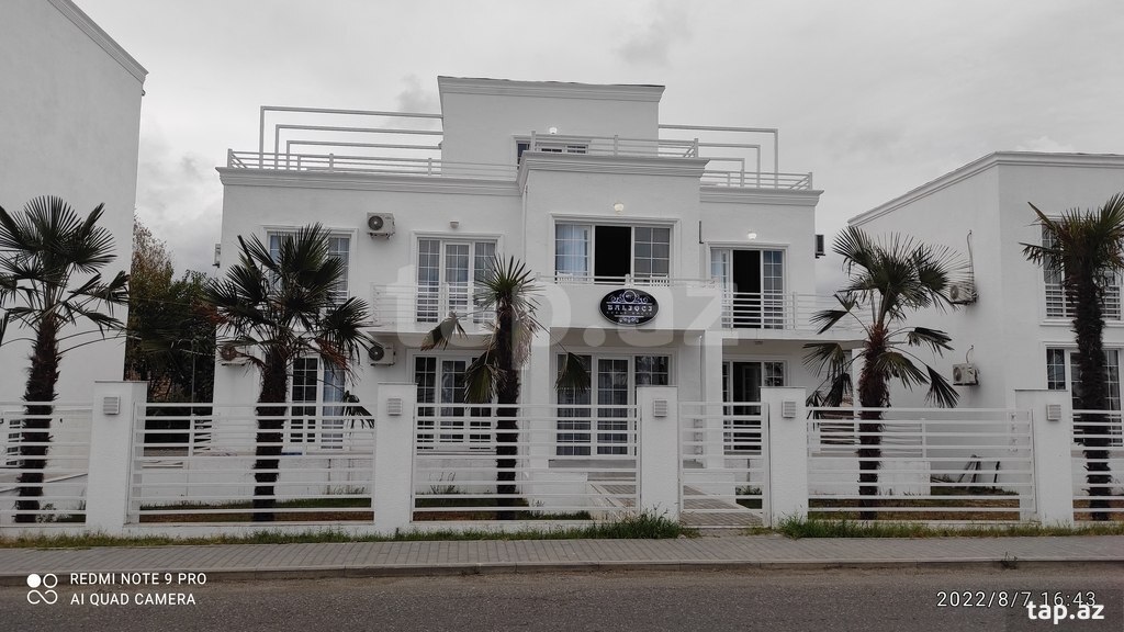 Satılır 9 otaqlı həyət evi 240 m²