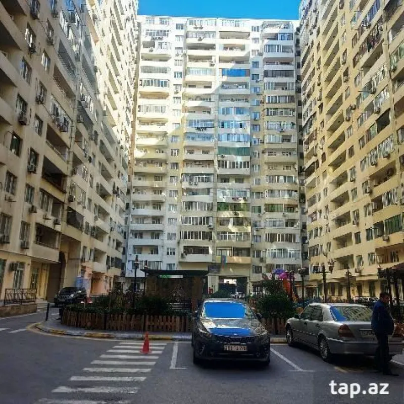 Satılır 3 otaqlı yeni tikili 130 m²