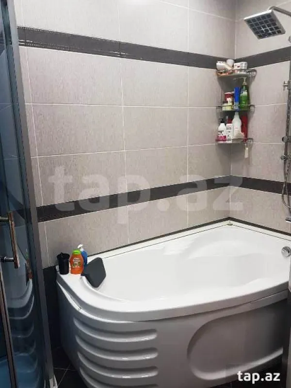 Satılır 3 otaqlı yeni tikili 130 m²