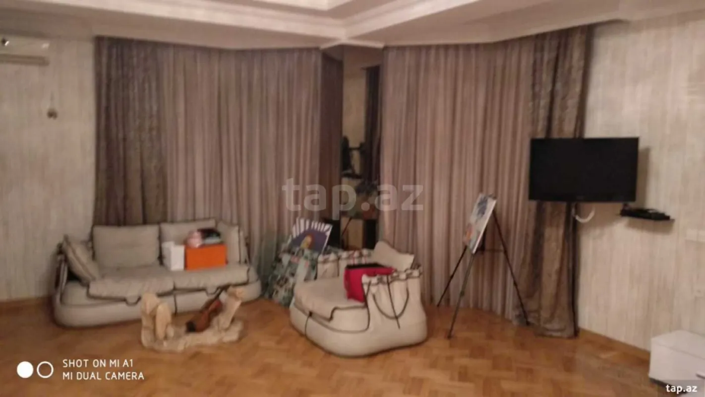 Satılır 3 otaqlı yeni tikili 130 m²