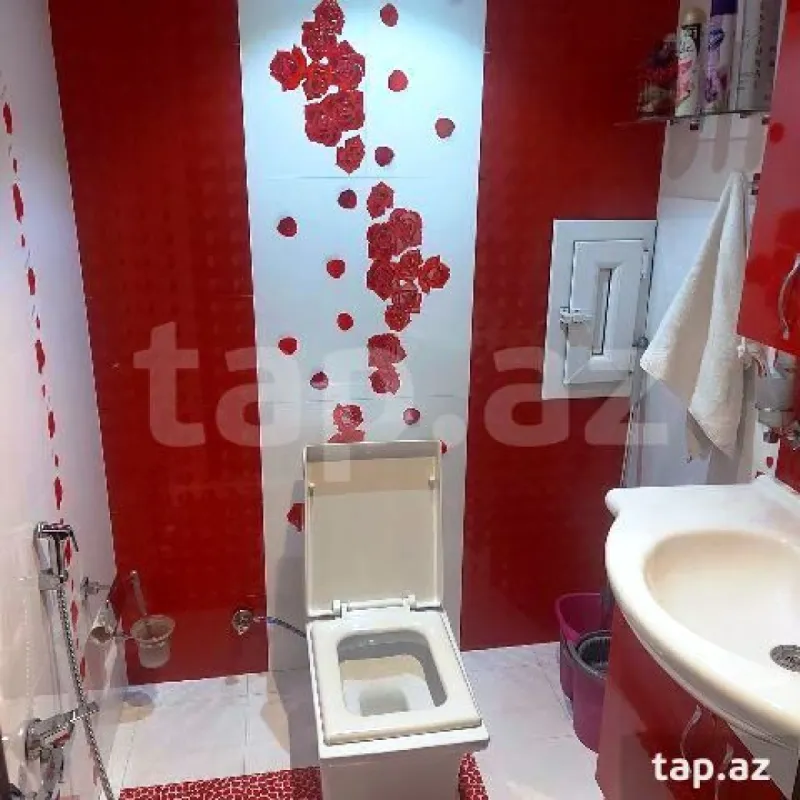 Satılır 3 otaqlı yeni tikili 130 m²