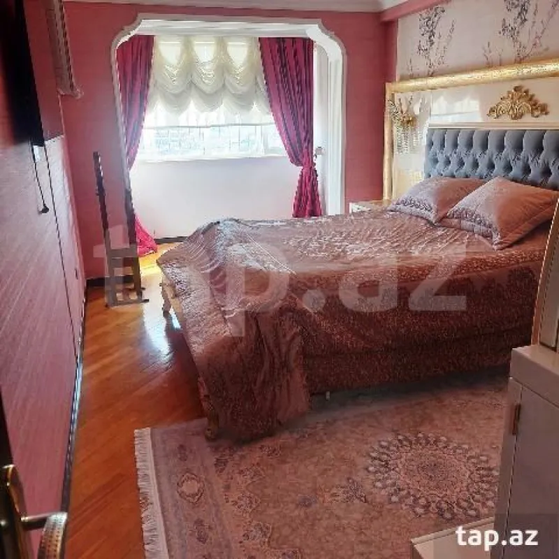 Satılır 3 otaqlı yeni tikili 130 m²