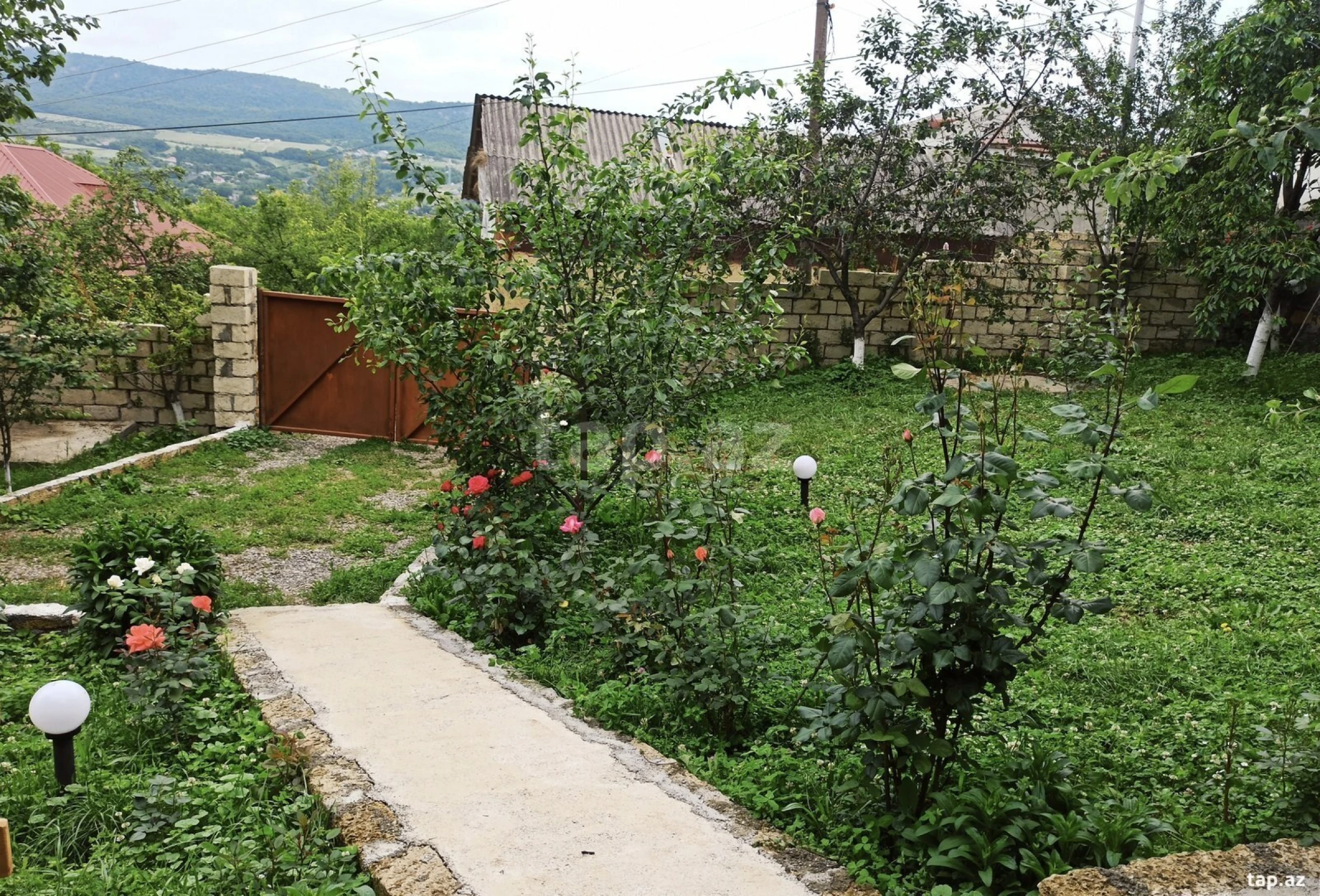 Kirayə verilir 3 otaqlı həyət evi