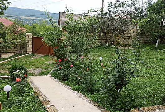 Kirayə verilir 3 otaqlı həyət evi