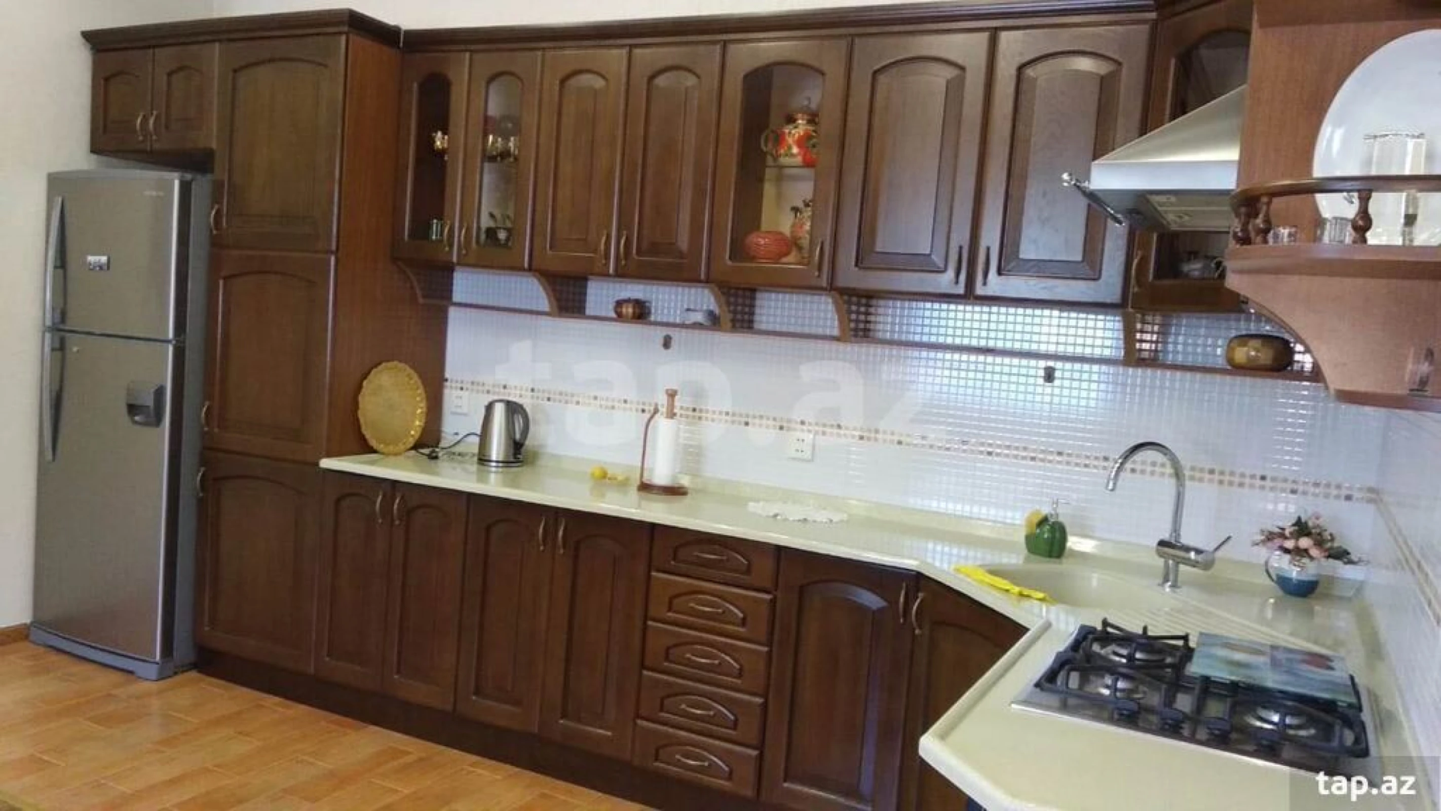 Satılır 8 otaqlı həyət evi