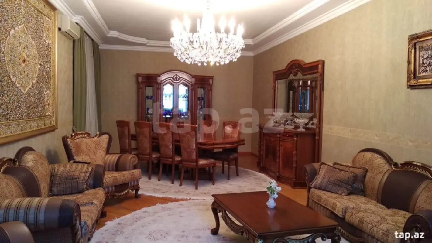 Satılır 8 otaqlı həyət evi