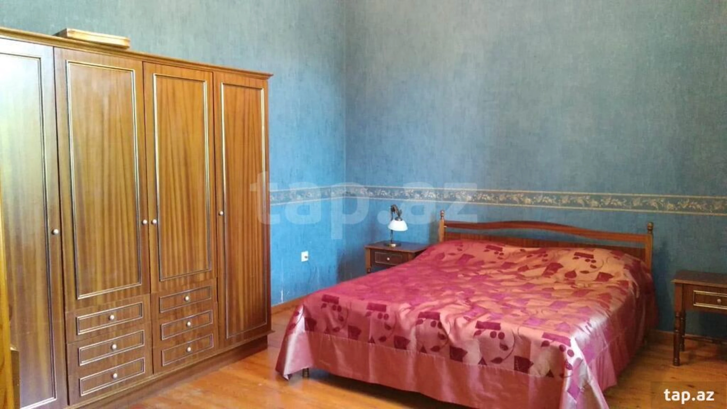 Satılır 8 otaqlı həyət evi