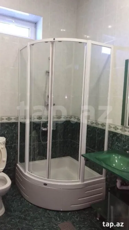 Satılır 8 otaqlı həyət evi