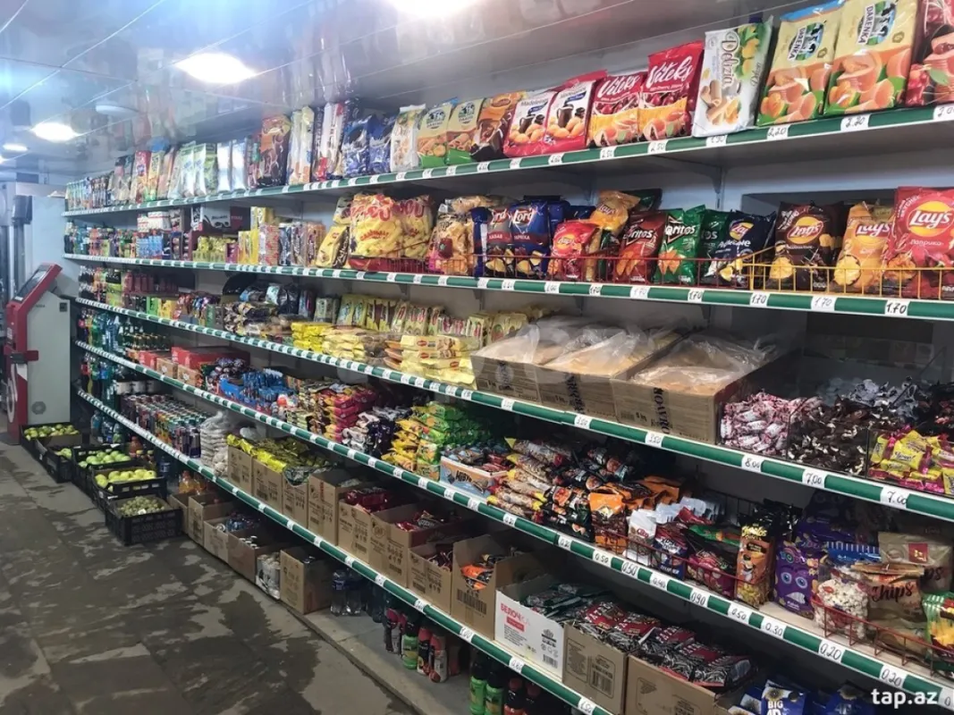 Satılır 8 otaqlı həyət evi